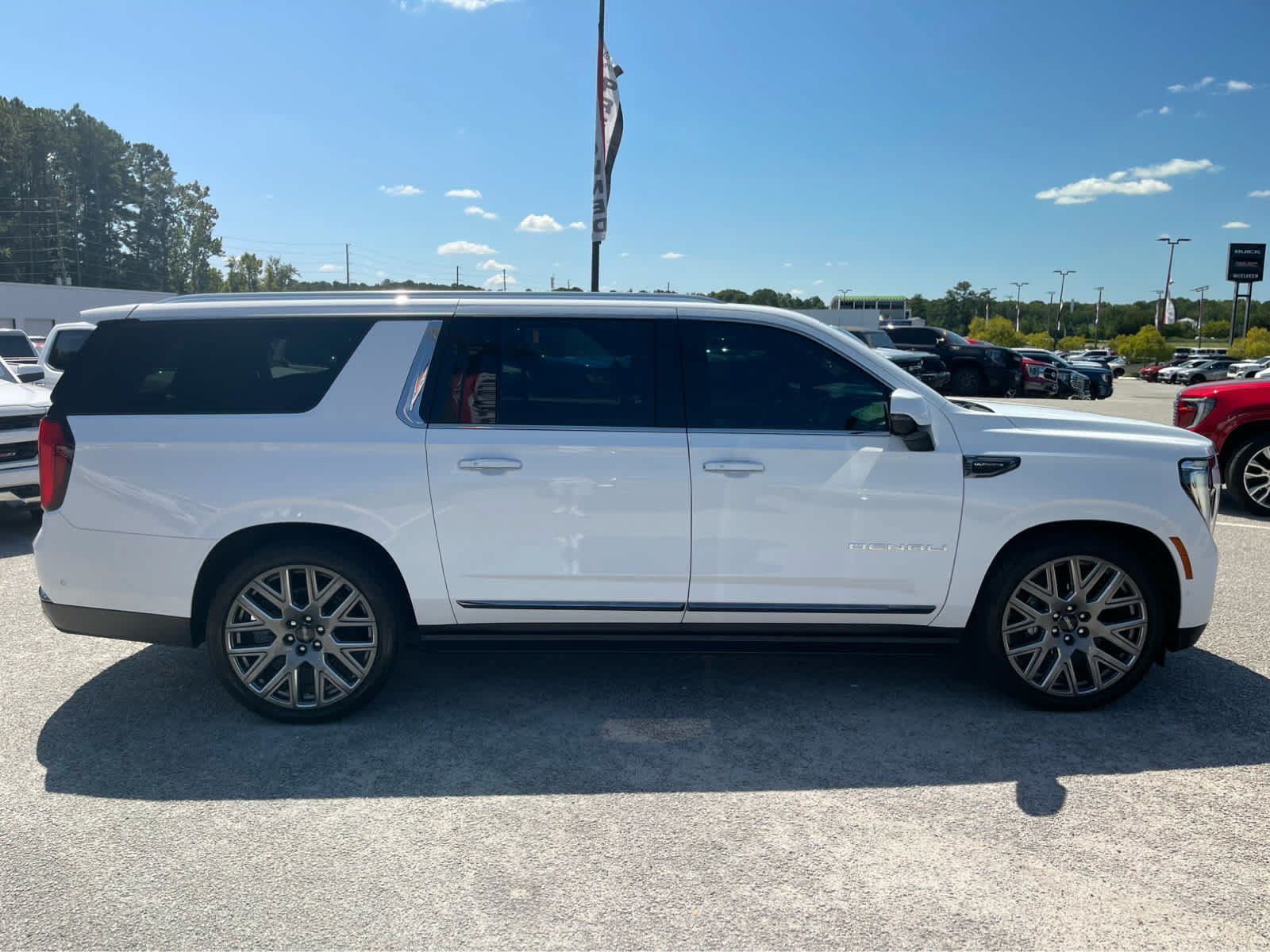 Used 2026 GMC Yukon XL Denali Ultimate AWD/4WD image 4