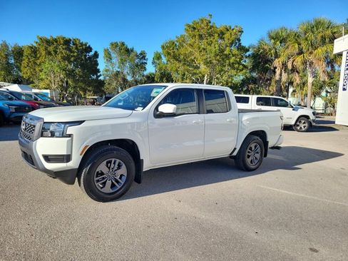 Certified 2025 Nissan Frontier SV image 9