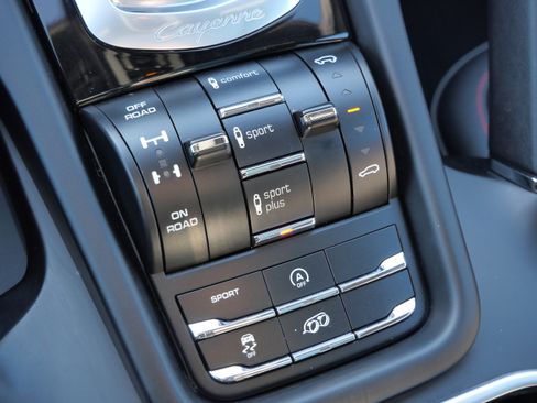 Used 2017 Porsche Cayenne GTS image 28