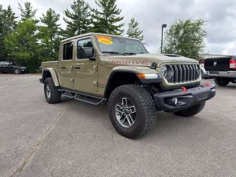 Used 2025 Jeep Gladiator Mojave AWD/4WD image 3