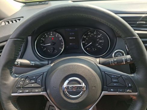 Used 2018 Nissan Rogue SV w/ Premium Package AWD/4WD image 19