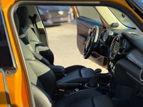 Used 2017 MINI Cooper 4-Door Hardtop image 13