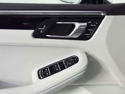 New 2026 Porsche Macan image 14