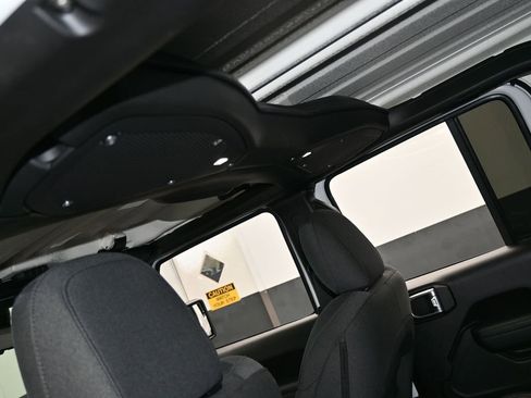 Used 2024 Jeep Gladiator Sport image 37