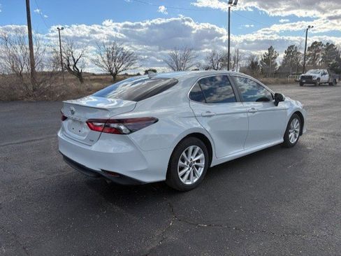 Used 2022 Toyota Camry LE image 6