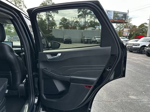 Used 2023 Ford Escape SE image 27