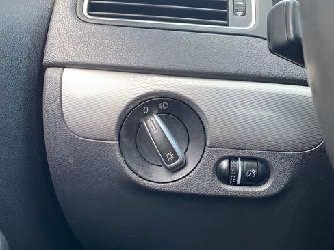 Used 2016 Volkswagen Jetta SE FWD image 16