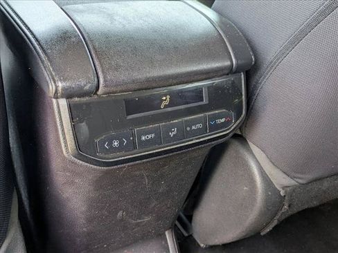 Used 2022 Toyota Highlander LE FWD image 16