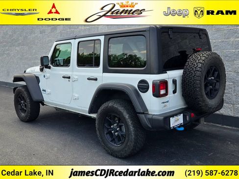 Used 2024 Jeep Wrangler Unlimited AWD/4WD image 3
