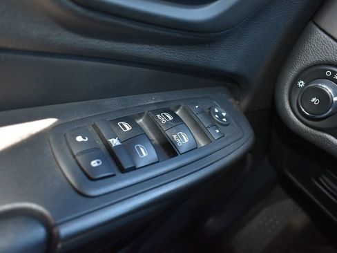Used 2019 Jeep Cherokee Trailhawk w/ Comfort/Convenience Group AWD/4WD image 20