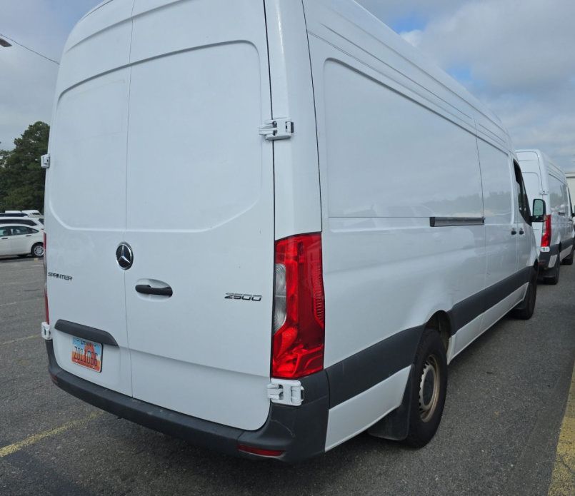 Used 2025 Mercedes-Benz Sprinter 2500 image 3