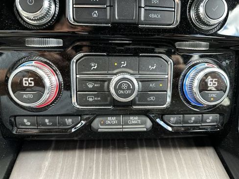 Used 2021 GMC Yukon Denali w/ Denali Premium Package RWD image 19