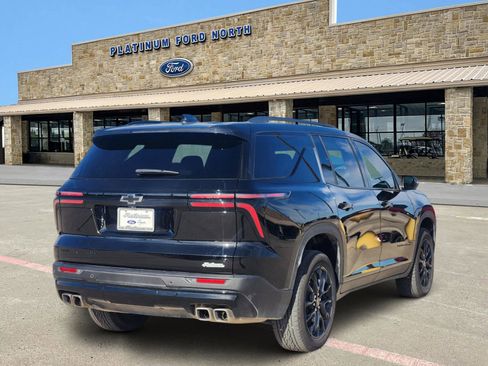 Used 2024 Chevrolet Traverse LT w/ Midnight/Sport Edition image 5