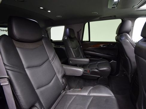 Used 2015 Cadillac Escalade Premium image 22