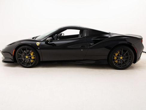 Certified 2022 Ferrari F8 Tributo RWD image 28