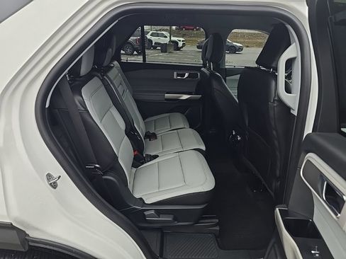 Used 2021 Ford Explorer XLT w/ Equipment Group 202A image 27