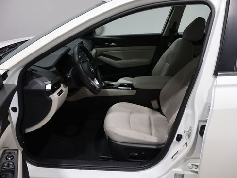 Used 2024 Nissan Altima 2.5 SV image 10