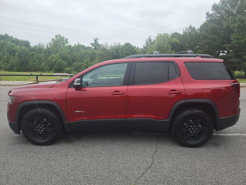 Used 2022 GMC Acadia AT4 w/ Technology Package AWD/4WD image 2