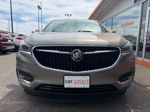 Used 2018 Buick Enclave Essence image 2