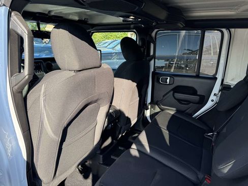 Used 2023 Jeep Wrangler Unlimited AWD/4WD image 33