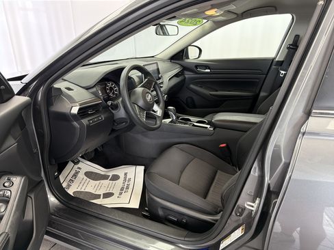 Used 2024 Nissan Altima 2.5 SV FWD image 7