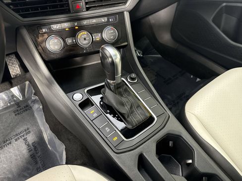 Used 2019 Volkswagen Jetta R-Line w/ R-Line Cold Weather Package image 15