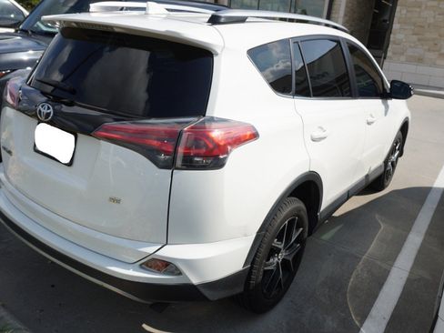 Used 2018 Toyota RAV4 SE w/ Power Extra Value Package FWD image 5