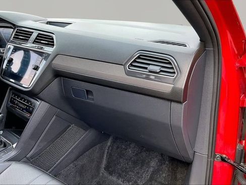 Used 2024 Volkswagen Tiguan SE R-Line image 18