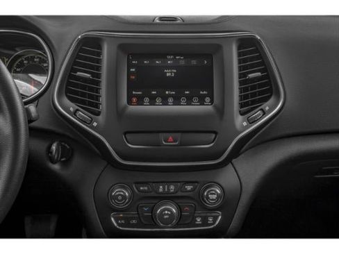 Used 2019 Jeep Cherokee Latitude Plus w/ Comfort/Convenience Group AWD/4WD image 10