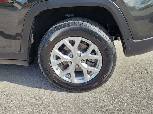 Used 2024 Jeep Grand Cherokee Limited w/ Luxury Tech Group II RWD image 29