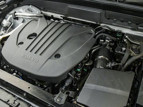 Certified 2025 Volvo XC60 B5 Plus AWD/4WD image 26