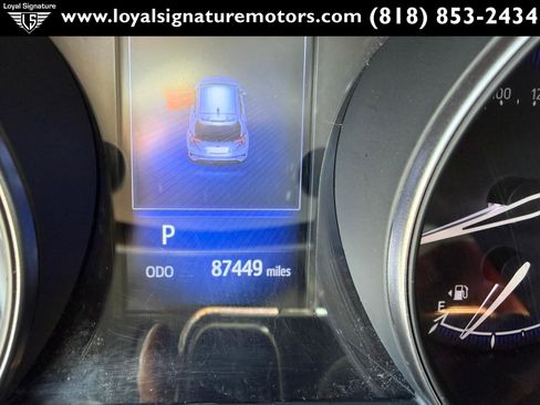 Used 2018 Toyota C-HR XLE image 23