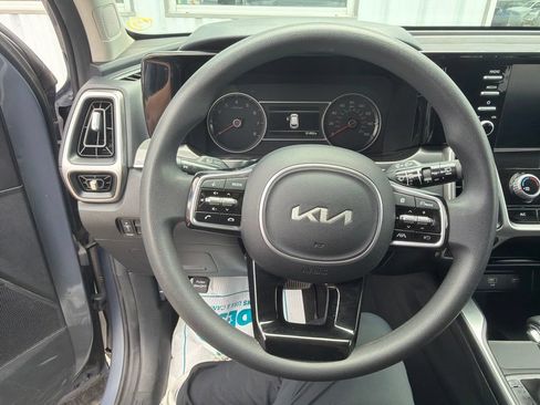 Used 2023 Kia Sorento LX FWD image 12