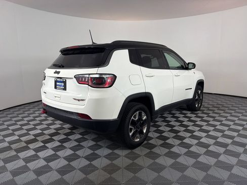 Used 2018 Jeep Compass Trailhawk w/ Leather Interior Group AWD/4WD image 3