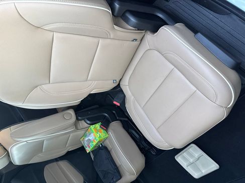 Used 2023 Chevrolet Traverse Premier AWD/4WD image 9