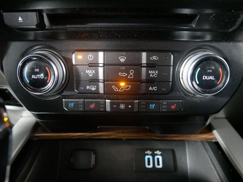 Used 2016 Ford F150 Lariat w/ Equipment Group 502A Luxury image 23