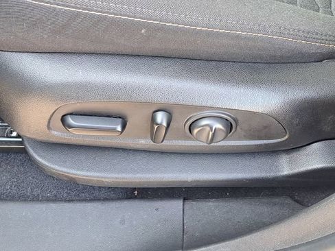 Used 2021 Chevrolet Equinox LT image 6