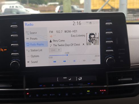 Certified 2024 Toyota Sienna Platinum image 23