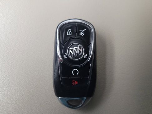 Used 2019 Buick Enclave Essence image 32