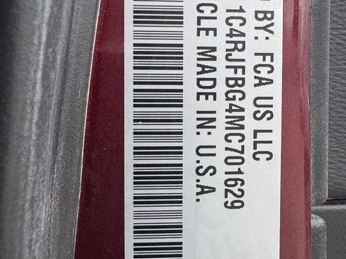 Used 2021 Jeep Grand Cherokee Limited w/ Luxury Group II image 38