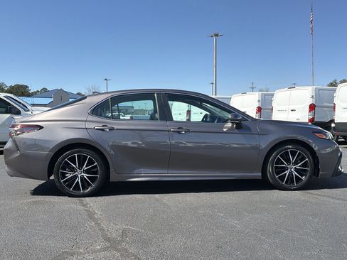 Used 2022 Toyota Camry SE image 26