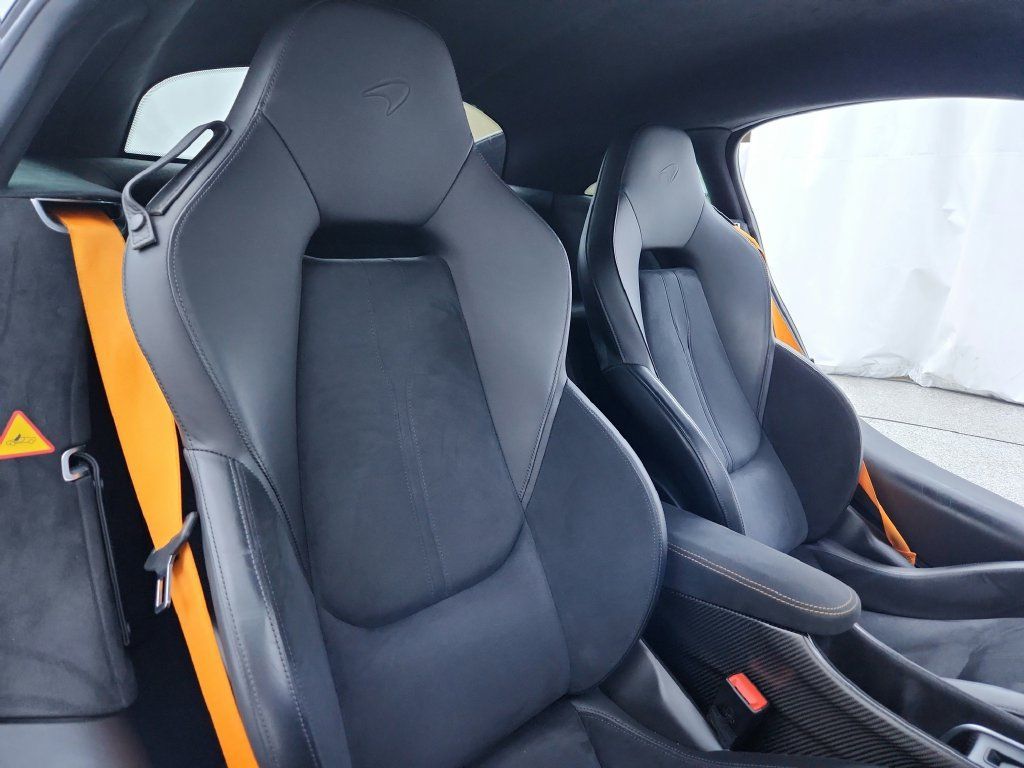 Used 2019 McLaren 600LT RWD image 19