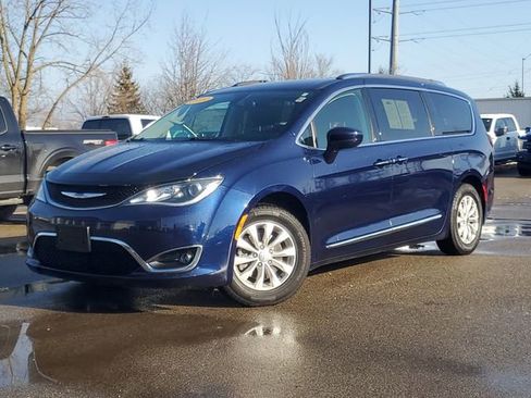 Used 2019 Chrysler Pacifica Touring-L image 1