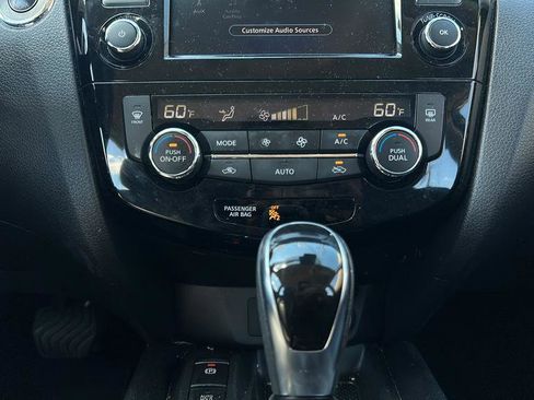 Used 2021 Nissan Rogue Sport SL FWD image 21