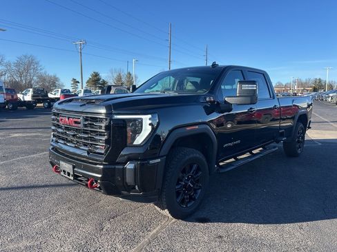 Used 2024 GMC Sierra 2500 AT4 image 4