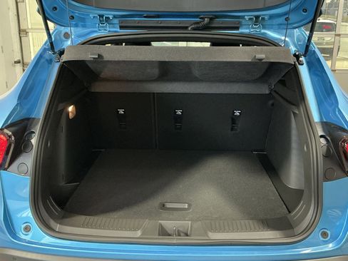 New 2026 Chevrolet Trax RS w/ Sunroof Package image 32