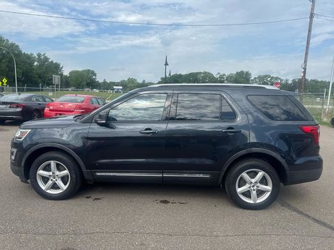 Used 2017 Ford Explorer XLT w/ Equipment Group 202A AWD/4WD image 8
