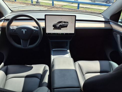 Used 2024 Tesla Model Y Long Range AWD/4WD image 12