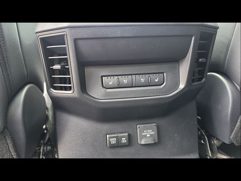 Used 2025 Toyota Tundra Platinum AWD/4WD image 18