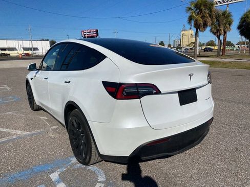 Used 2020 Tesla Model Y Long Range image 5